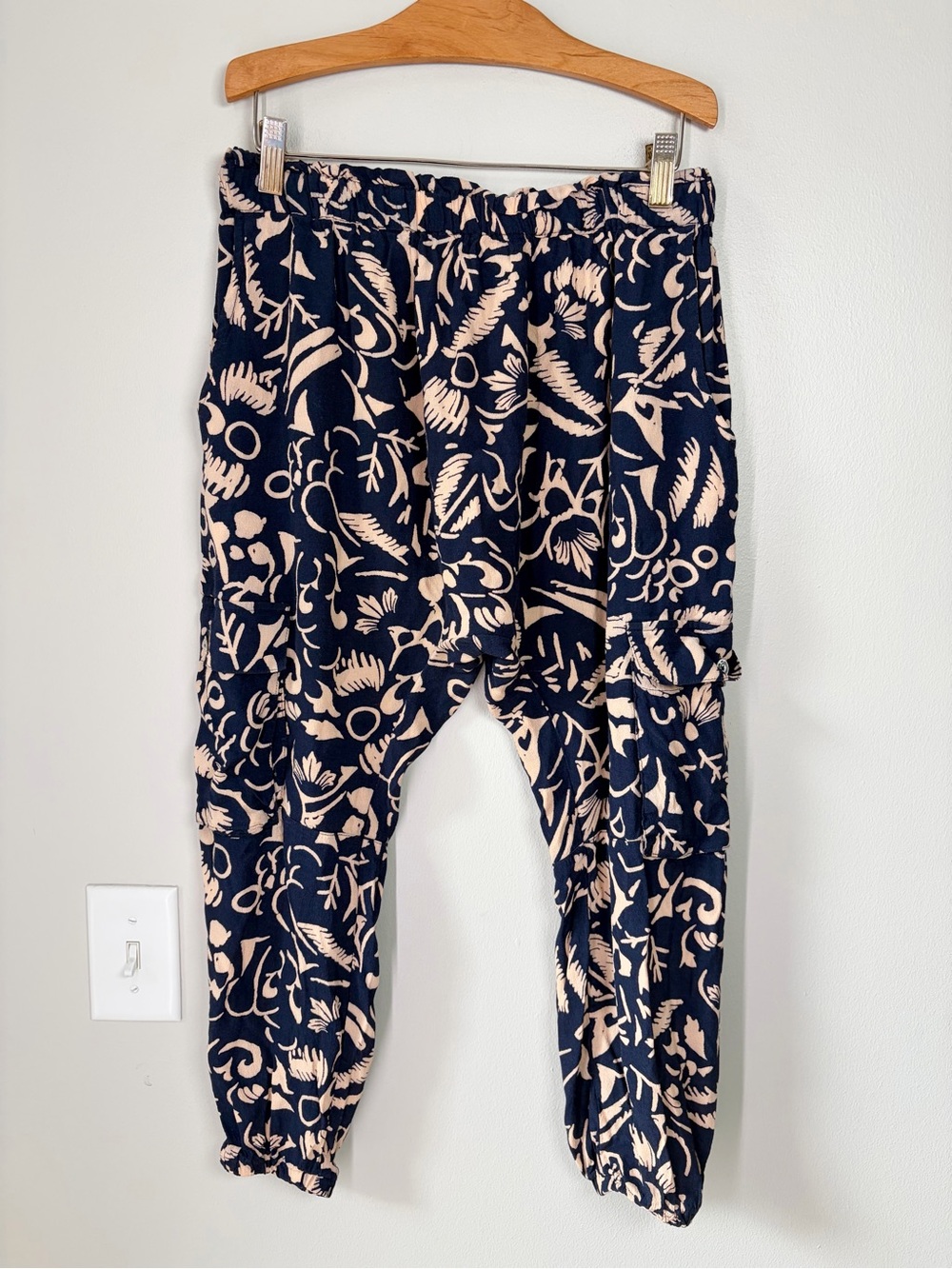 Hei Hei Anthropologie Navy Cream Patterned Bohemian Harem Cropped Jogger Pants